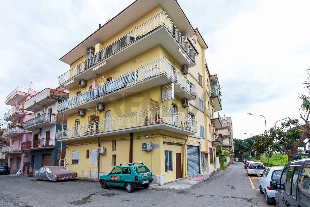 Edificio all\'aperto - Quadrilocale Via Paladino
 
36, Giardini-Naxos - foto 1