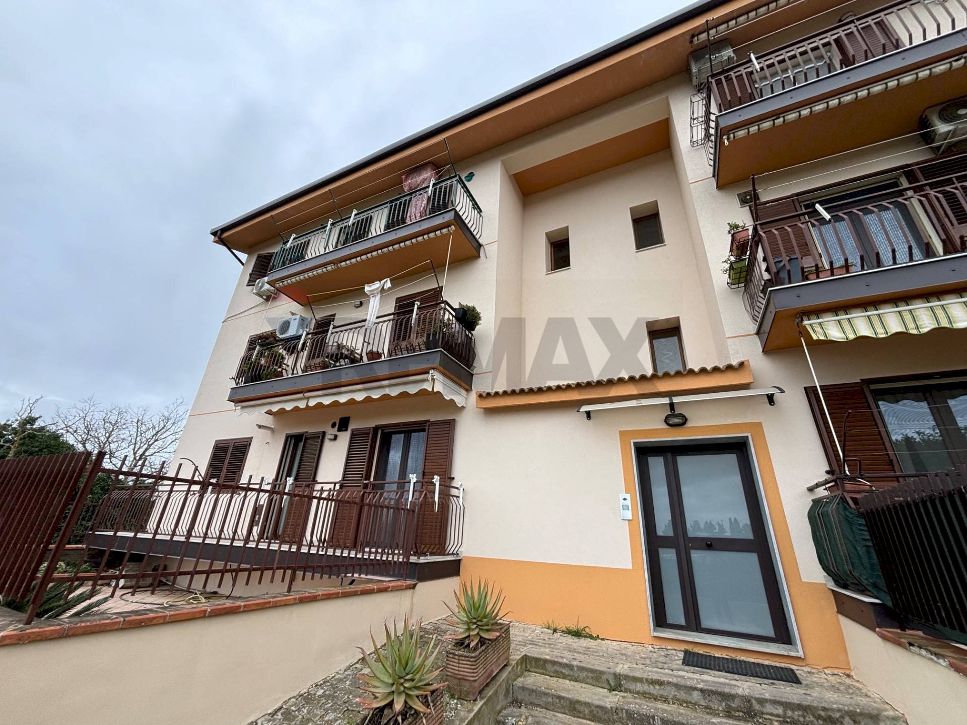 Edificio all\'aperto - Quadrilocale via Elio vittorini
18, Piazza Armerina - foto 2