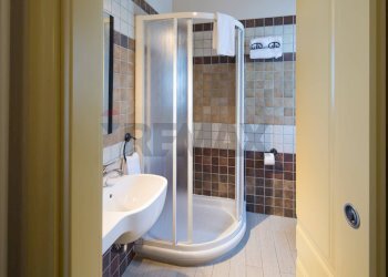 Bagno - Semi-detached house via dei frutteti
 
1, Camaiore - photo 26