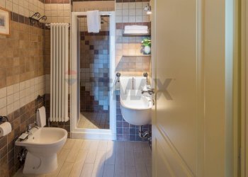 Bagno - Semi-detached house via dei frutteti
 
1, Camaiore - photo 33