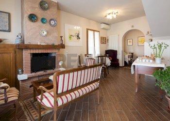 Soggiorno - Semi-detached house via dei frutteti
 
1, Camaiore - photo 17