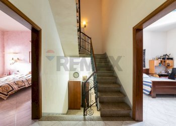 Scale - Casa semi indipendente VIA IV NOVEMBRE
 
25, Prato - foto 30