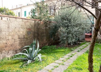 Giardino - Casa semi indipendente VIA IV NOVEMBRE
 
25, Prato - foto 36