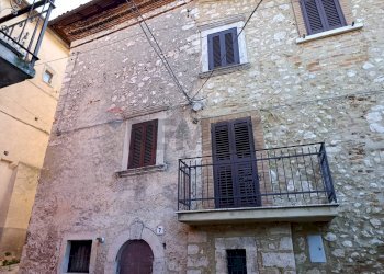 Edificio all\'aperto - Trilocale VIA ZAMPUCO
 
5, Tagliacozzo - foto 10