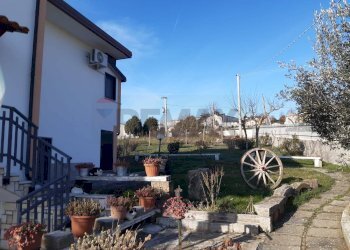 Giardino - Agriturismo Contrada Cupazzo
 
5, Monteleone di Puglia - foto 10