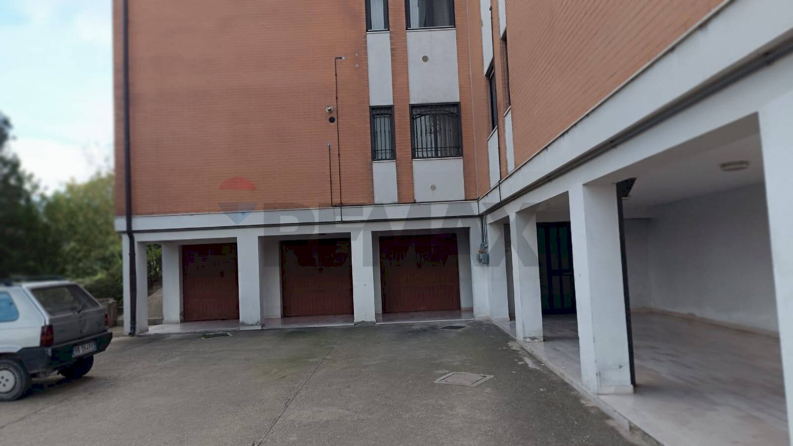 Edificio all\'aperto - Three-room apartment Via degli Ulivi
3, Castelluccio dei Sauri - photo 2