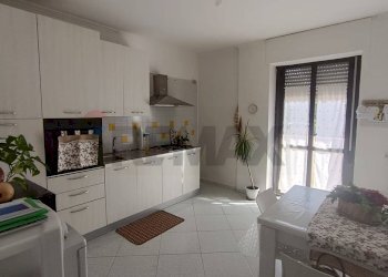 Cucina - Trilocale Via degli Ulivi
 
3, Castelluccio dei Sauri - foto 1