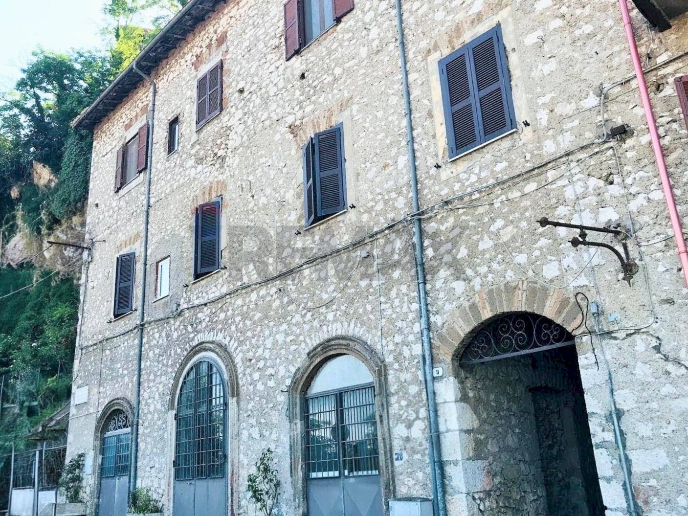Edificio all\'aperto - Casa semi indipendente VIA  PADRE GIROLAMO MONTEFORTINO
 
9, Artena - foto 1