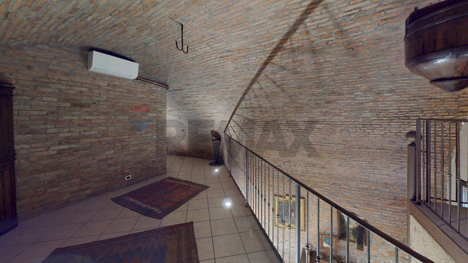 Terrazza - Locale Commerciale Via Ragno
 
12, Ferrara - foto 3