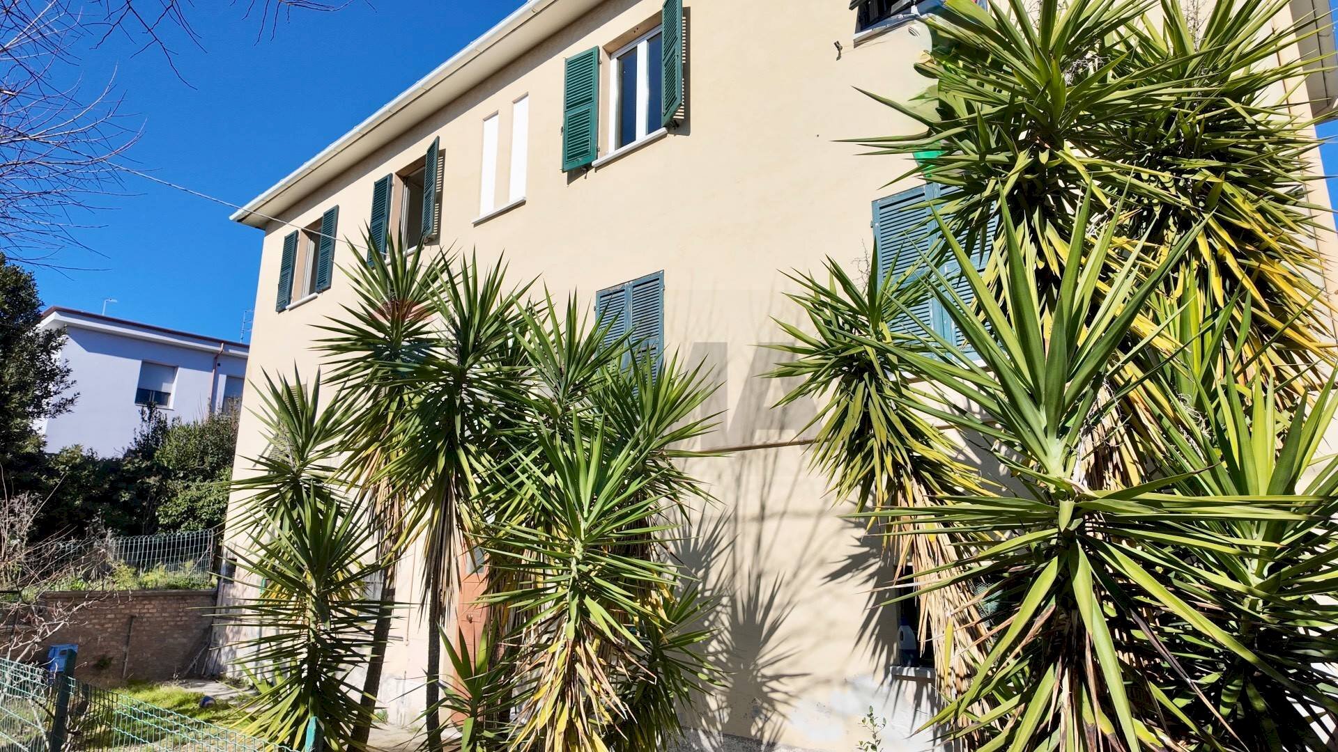 Edificio all\'aperto - Trilocale Viale Mazzini
 
3, Montemarciano - foto 3