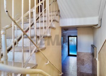 Scale - Bilocale Viale Cristoforo Colombo
 
18, Ancona - foto 5