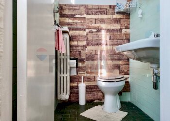 Bagno - Bilocale Viale Cristoforo Colombo
 
18, Ancona - foto 25