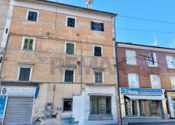 Edificio all\'aperto - Bilocale Viale Cristoforo Colombo
 
18, Ancona - foto 40