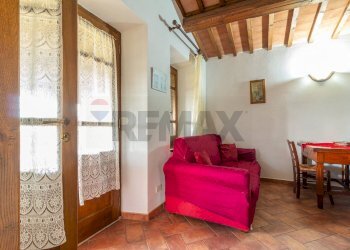 Sala da pranzo - Villa strada provinciale Fibbianello 155
 
0, Semproniano - photo 15