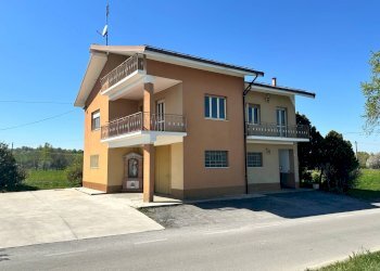 esterno - Casa indipendente Strada Vecchia di Pianfei
 
4, Villanova Mondovì - foto 5
