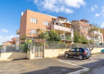 Edificio all\'aperto - Bilocale Via Antonluigi Pietrogrande, Fiumicino - foto 2