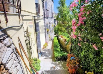 Giardino - Independent house VIA ENRICO SANNIA
 
12, Morcone - photo 8