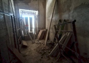 Hall / corridoio - Trilocale Morcone - foto 8