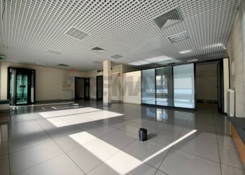 Sala pubblico altro lato - Office Via Trento
 
1, Gorla Minore - photo 5