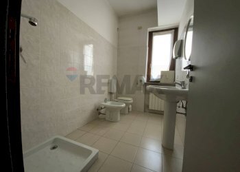 Bagno - Office Via Trento
 
1, Gorla Minore - photo 9