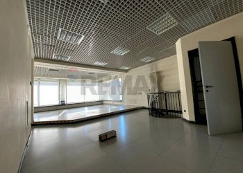 Stanza vuota - Office Via Trento
 
1, Gorla Minore - photo 11