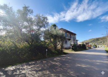 Edificio all\'aperto - Casa indipendente Santi Cosma e Damiano - foto 2