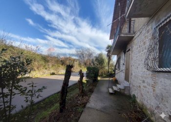 Edificio all\'aperto - Casa indipendente Santi Cosma e Damiano - foto 3