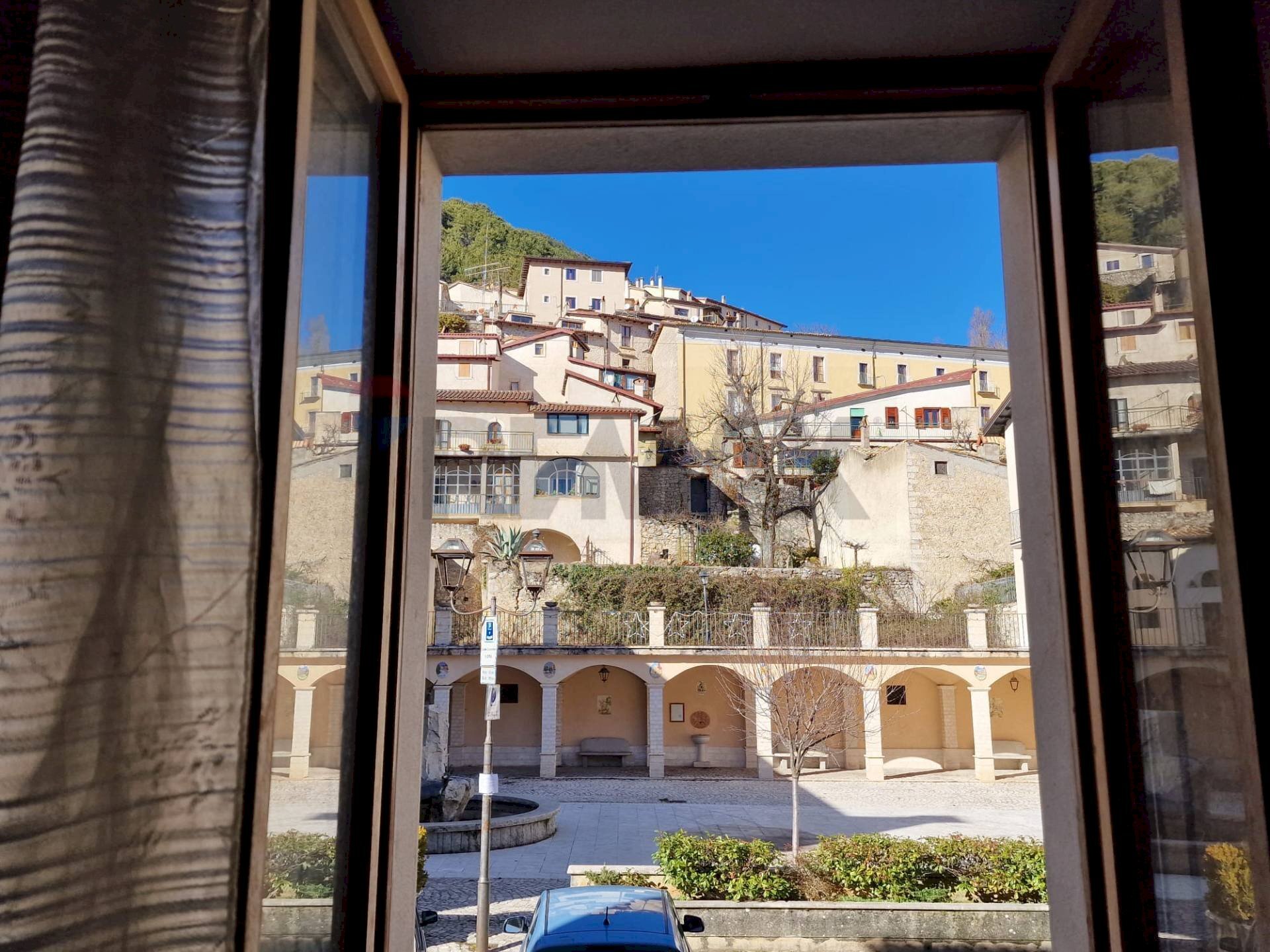 Edificio all\'aperto - Bilocale Via Benedetto Virgilio
 
28, Villetta Barrea - foto 2