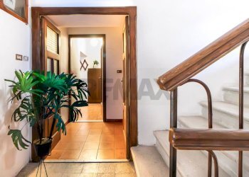 Hall / corridoio - Bilocale Via Benedetto Virgilio
 
28, Villetta Barrea - foto 6