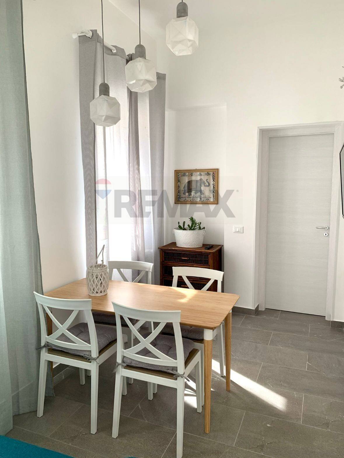Sala da pranzo - Three-room apartment Via Carbone
 
69, Palermo - photo 2