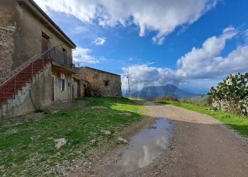 Vista dal baglio principale - Rustic contrada mondoletto
 
s/n, Collesano - photo 18