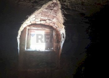 finestra vano interrato - Rustic contrada mondoletto
 
s/n, Collesano - photo 24