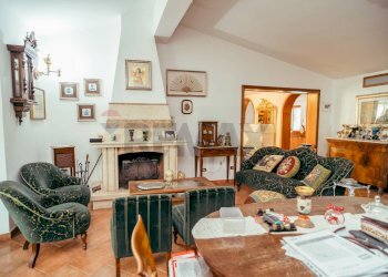 Sala da pranzo - Villa Via Di Santa Maria Di Galeria
 
504, Roma - foto 5