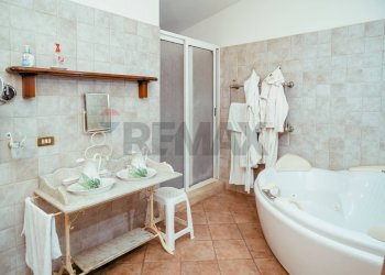 Bagno - Villa Via Di Santa Maria Di Galeria
 
504, Roma - foto 42