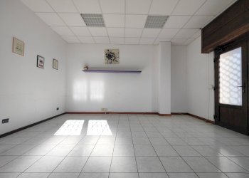 Foto 2 - Locale Commerciale Via Piave
36, Collegno - foto 2