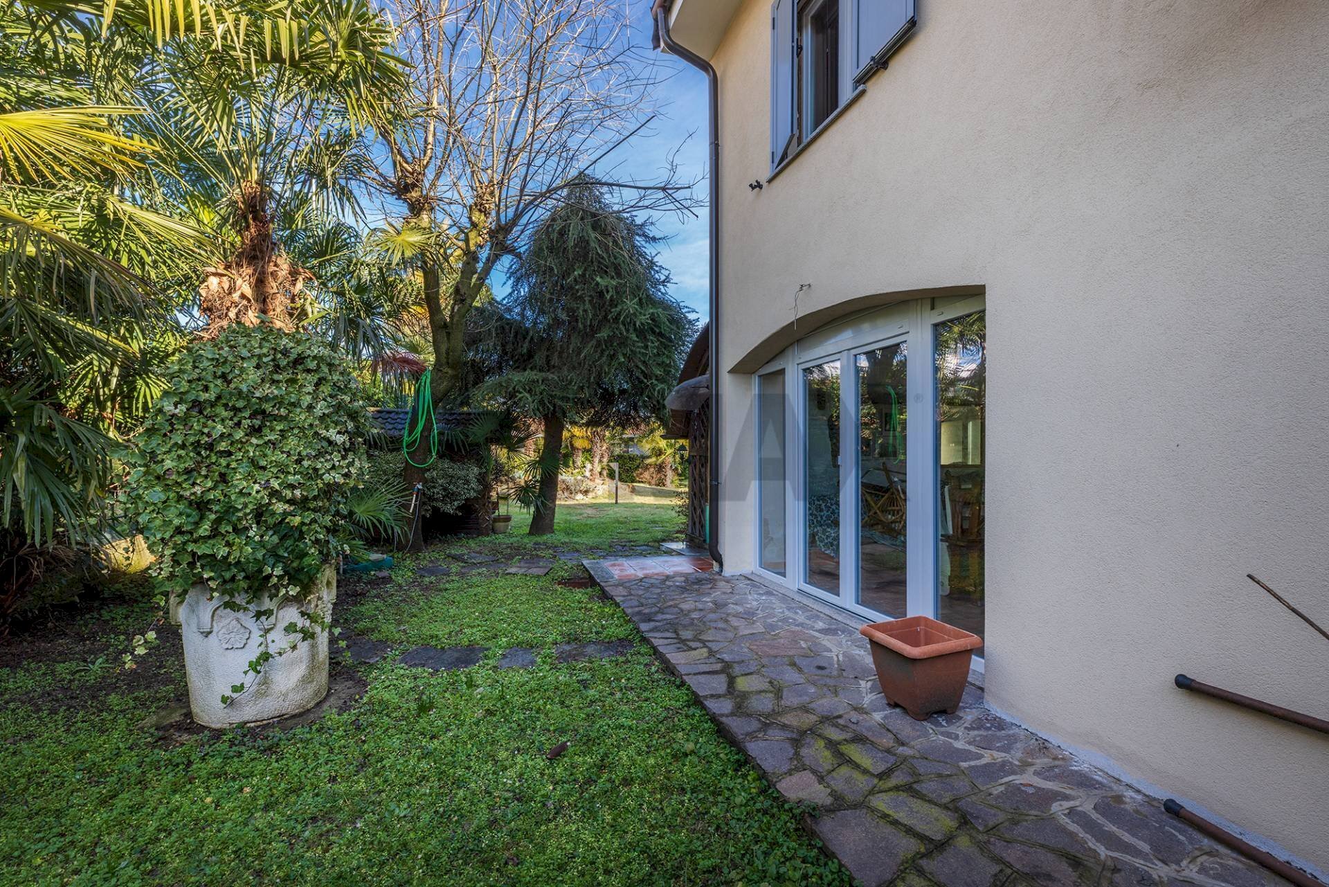 Giardino - Casa semi indipendente Via delle Gardenie
 
11, Castelletto Sopra Ticino - foto 1