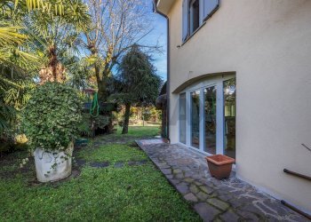 Giardino - Casa semi indipendente Via delle Gardenie
11, Castelletto Sopra Ticino - foto 1