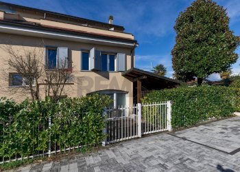 Casa all\'aperto - Casa semi indipendente Via delle Gardenie
11, Castelletto Sopra Ticino - foto 2