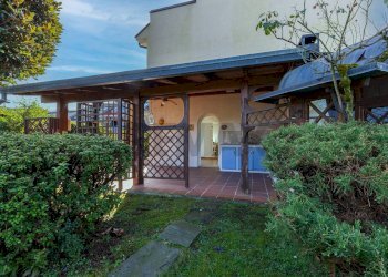 Casa all\'aperto - Casa semi indipendente Via delle Gardenie
11, Castelletto Sopra Ticino - foto 3