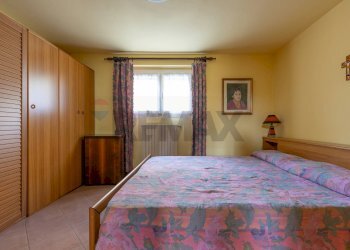 Camera / camera da letto - Casa semi indipendente Via delle Gardenie
11, Castelletto Sopra Ticino - foto 8