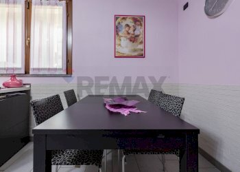 Sala da pranzo - Trilocale Via Abruzzo
 
4, Castano Primo - foto 8