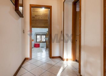 Hall / corridoio - Casa semi indipendente Via Volta
 
25, Malnate - foto 15