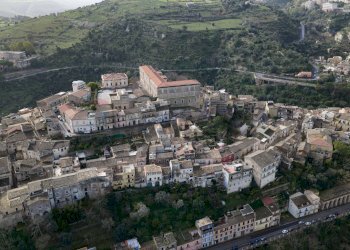 Edificio all\'aperto - Hotel Via Tenente Distefano
 
4, Ragusa - foto 7