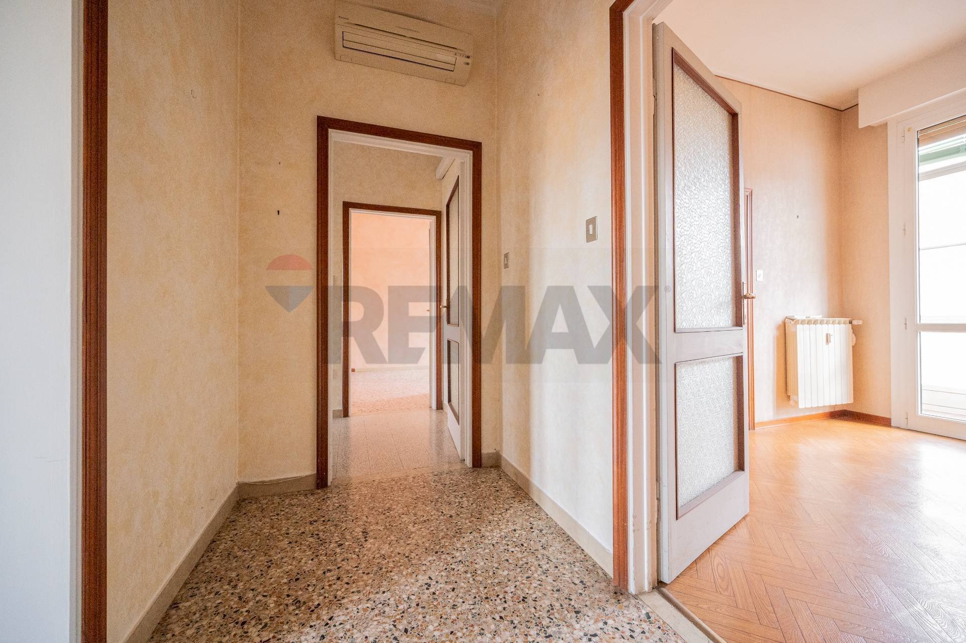Hall / corridoio - Three-room apartment Via Divisione Acqui
 
5, Mantova - photo 1