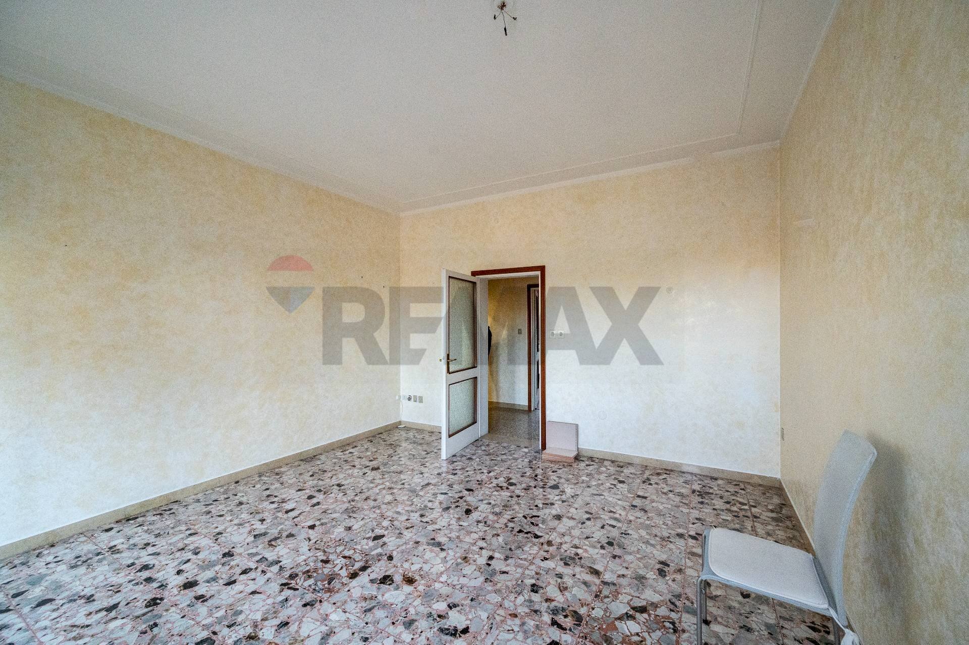 Stanza vuota - Three-room apartment Via Divisione Acqui
 
5, Mantova - photo 3