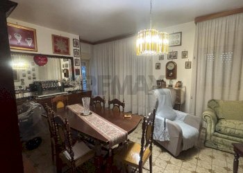 Sala da pranzo - Quadrilocale Via Dell' Antilope
 
14, Palermo - foto 2