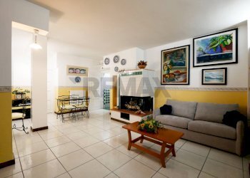 Sala da pranzo - Villa Via Bitritto
 
131, Bari - foto 24