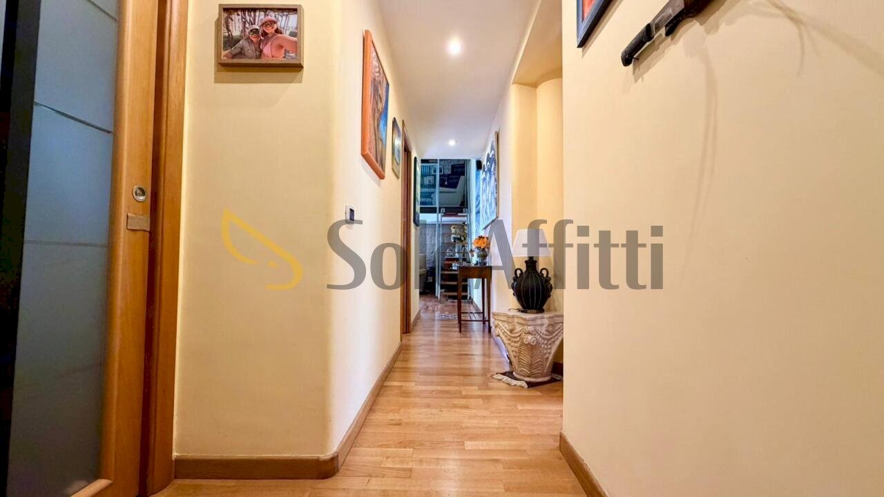 Corridoio - Three-room apartment Piazza Francesco Muzii, Napoli (neighborhood Arenella) - photo 1