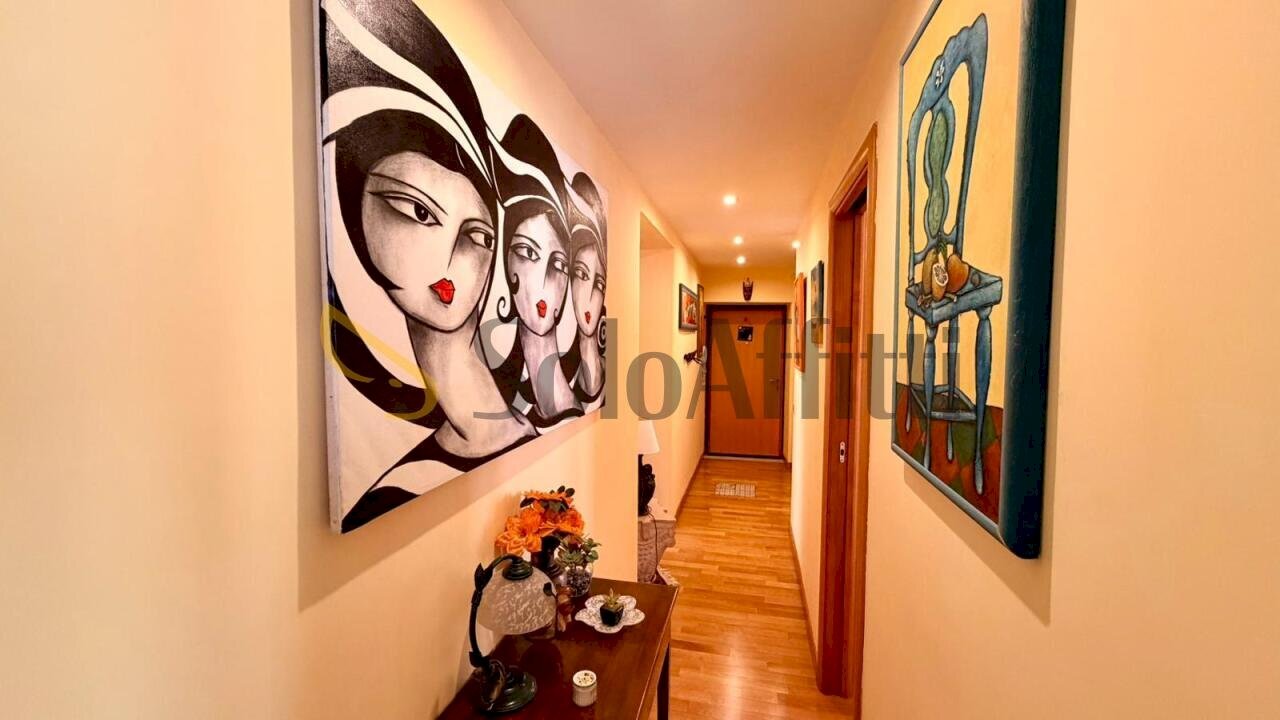 Corridoio - Three-room apartment Piazza Francesco Muzii, Napoli (neighborhood Arenella) - photo 3