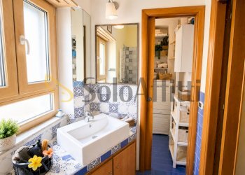 Bagno con vano lavanderia - Trilocale Piazza Francesco Muzii, Napoli (zona Arenella) - foto 20